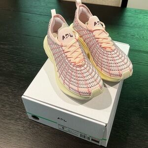 NWT APL Zipline bleached pink/moonscape/pristine size 8 women’s